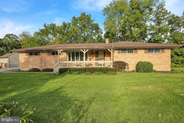 1048 CROSS KEYS RD, Leesport, PA 19533