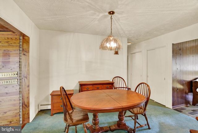1048 CROSS KEYS RD, Leesport, PA 19533