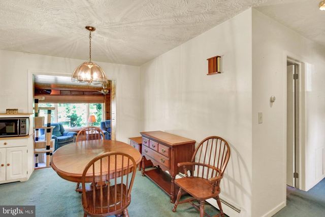 1048 CROSS KEYS RD, Leesport, PA 19533