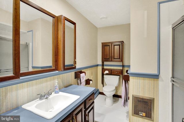 1048 CROSS KEYS RD, Leesport, PA 19533