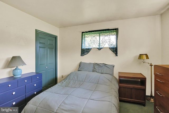 1048 CROSS KEYS RD, Leesport, PA 19533