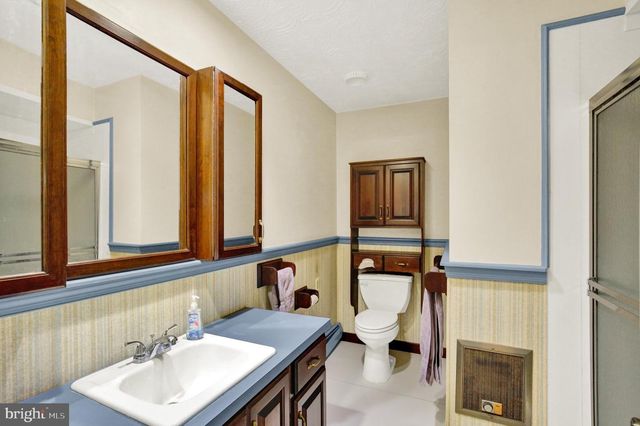 1048 CROSS KEYS RD, Leesport, PA 19533
