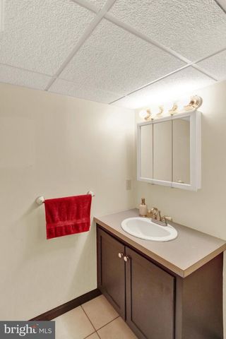 1048 CROSS KEYS RD, Leesport, PA 19533
