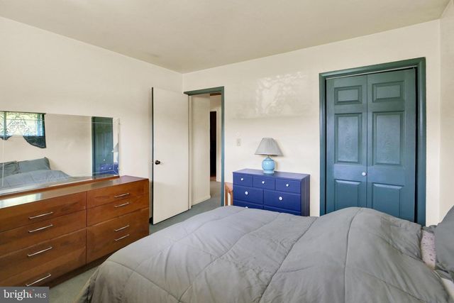 1048 CROSS KEYS RD, Leesport, PA 19533