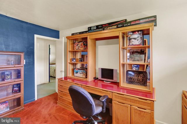 1048 CROSS KEYS RD, Leesport, PA 19533