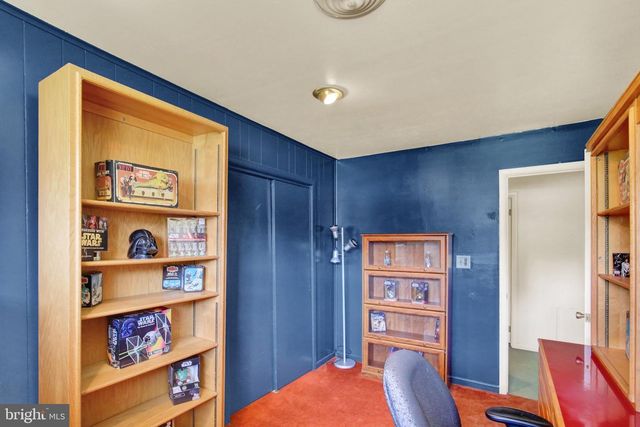 1048 CROSS KEYS RD, Leesport, PA 19533