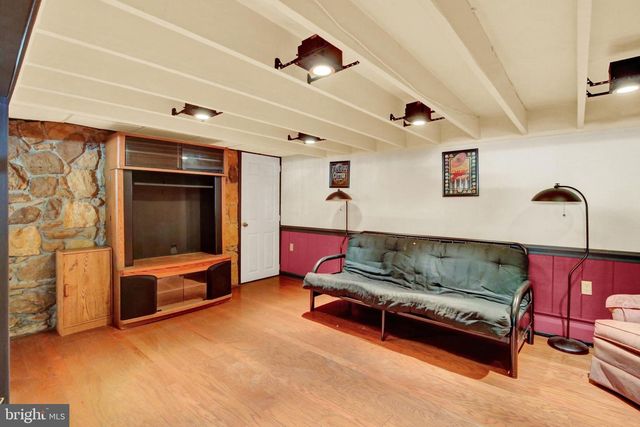 1048 CROSS KEYS RD, Leesport, PA 19533