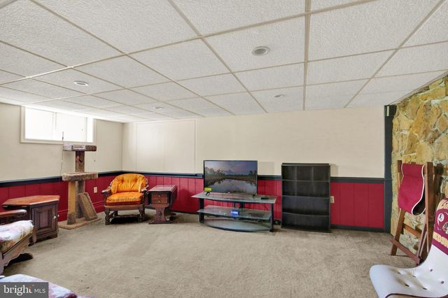 1048 CROSS KEYS RD, Leesport, PA 19533
