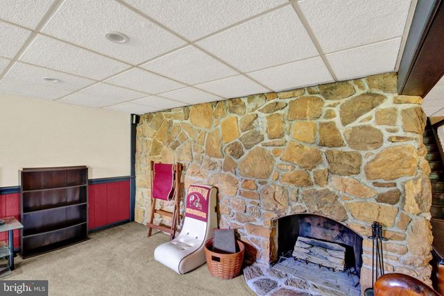 1048 CROSS KEYS RD, Leesport, PA 19533