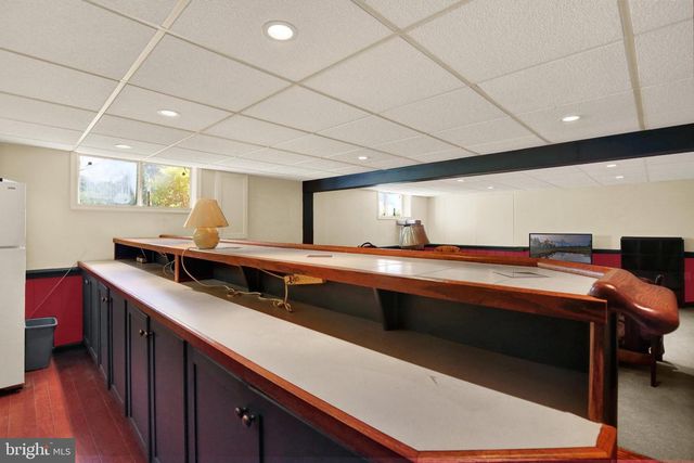 1048 CROSS KEYS RD, Leesport, PA 19533
