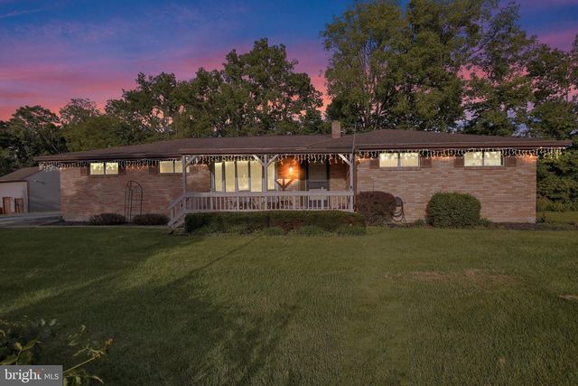 1048 CROSS KEYS RD, Leesport, PA 19533