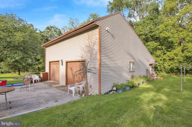 1048 CROSS KEYS RD, Leesport, PA 19533