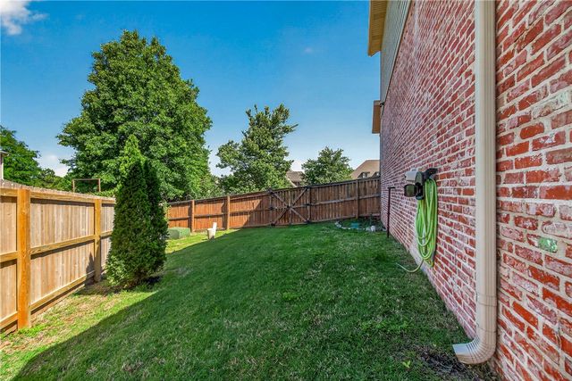4300 W Candlewood Place, Rogers, AR 72758