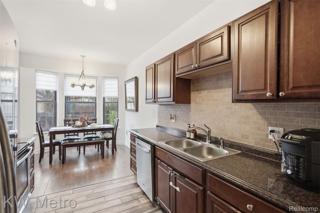 7072 Green Farm Road, West Bloomfield Charter Township, MI 48322
