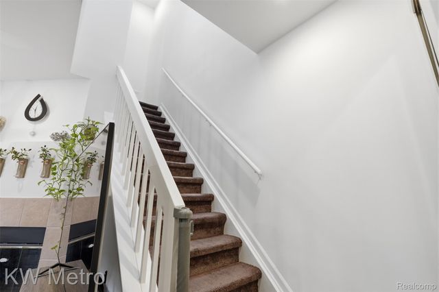 7072 Green Farm Road, West Bloomfield Charter Township, MI 48322