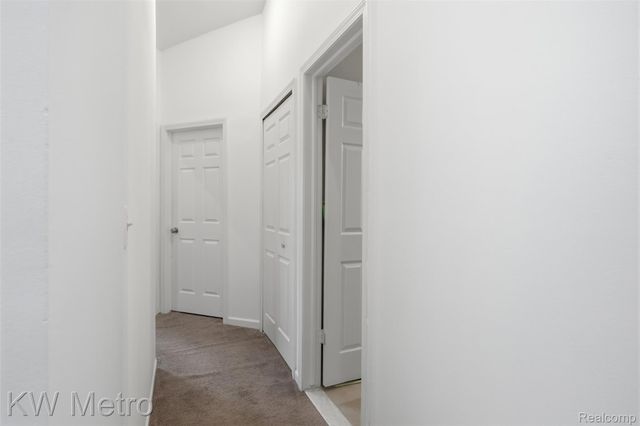 7072 Green Farm Road, West Bloomfield Charter Township, MI 48322