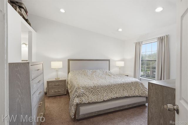 7072 Green Farm Road, West Bloomfield Charter Township, MI 48322