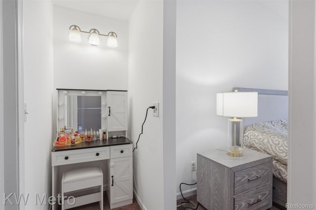 7072 Green Farm Road, West Bloomfield Charter Township, MI 48322