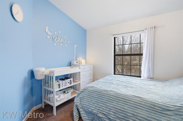 7072 Green Farm Road, West Bloomfield Charter Township, MI 48322