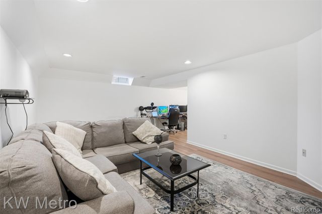 7072 Green Farm Road, West Bloomfield Charter Township, MI 48322