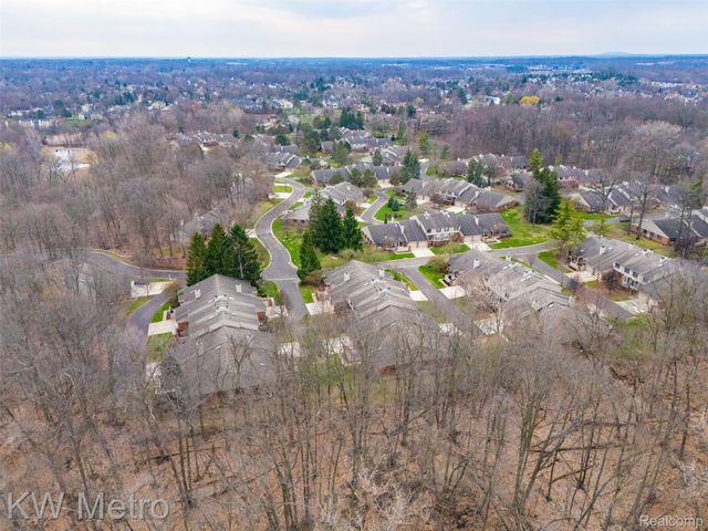 7072 Green Farm Road, West Bloomfield Charter Township, MI 48322
