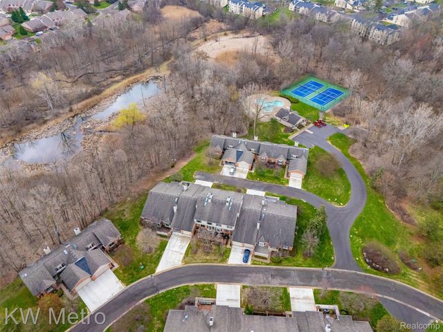 7072 Green Farm Road, West Bloomfield Charter Township, MI 48322
