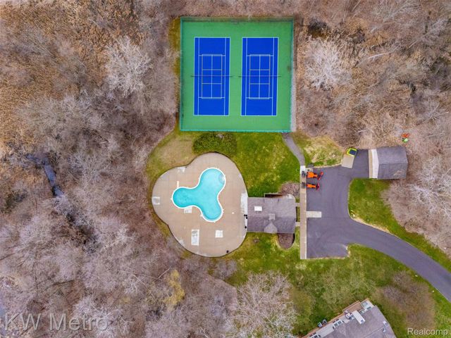7072 Green Farm Road, West Bloomfield Charter Township, MI 48322