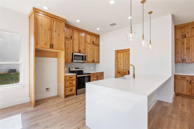 111 Kukui CT, Bastrop, TX 78602