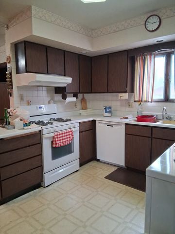 2916 20th Avenue, Rock Island, IL 61201