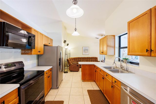 15629 N 95th Ln N, Unincorporated Palm Beach County, FL 33412