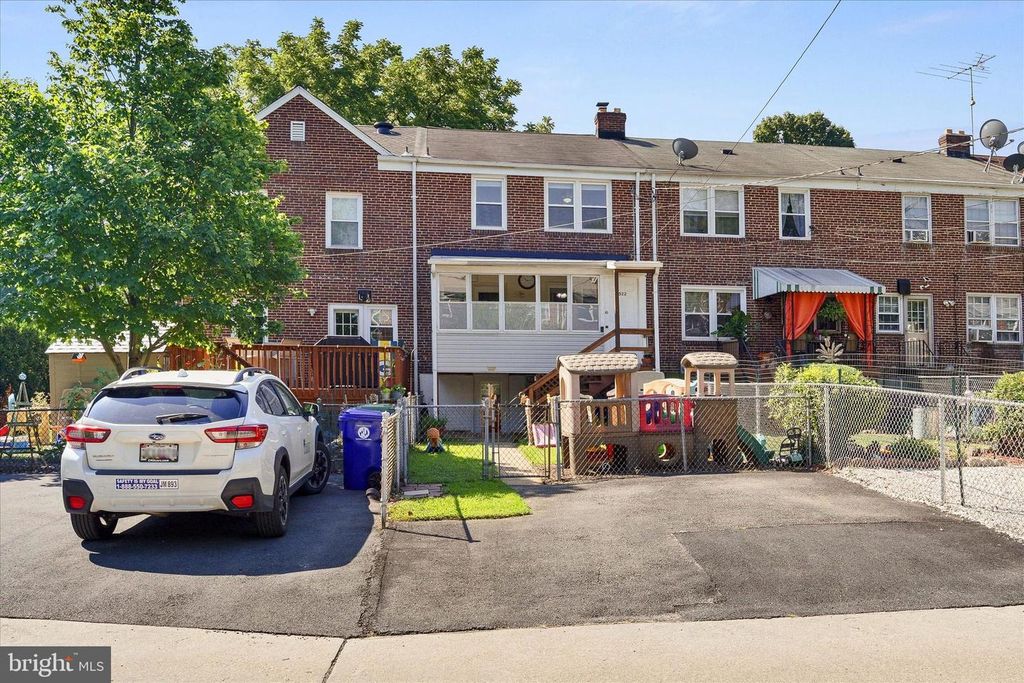 Image 20 of property listing at FREDERICK AVE, Catonsville, MD 21228