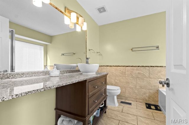 2843 Chapel View Drive, Florissant, MO 63031