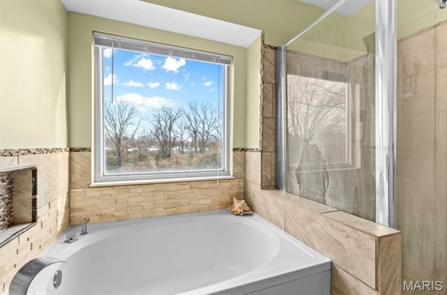 2843 Chapel View Drive, Florissant, MO 63031