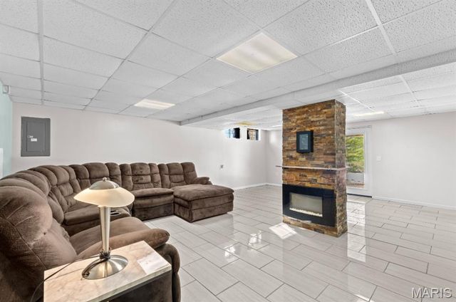 2843 Chapel View Drive, Florissant, MO 63031