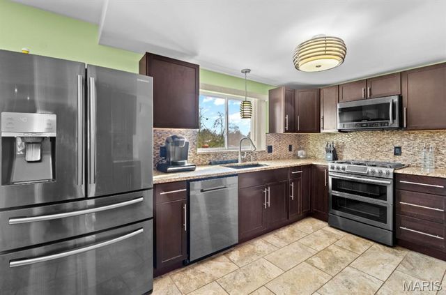 2843 Chapel View Drive, Florissant, MO 63031