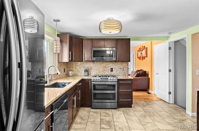 2843 Chapel View Drive, Florissant, MO 63031