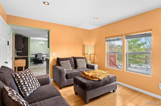 2843 Chapel View Drive, Florissant, MO 63031