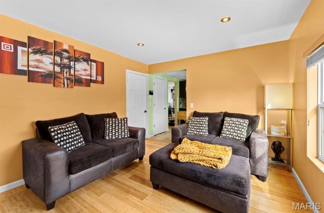 2843 Chapel View Drive, Florissant, MO 63031