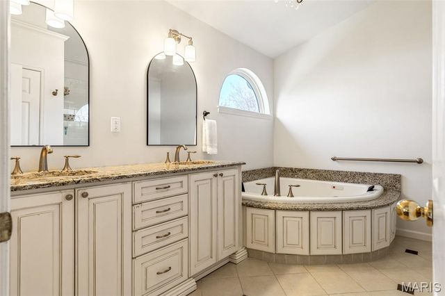 1056 Dougherty Lake Estates Drive, St Louis, MO 63122