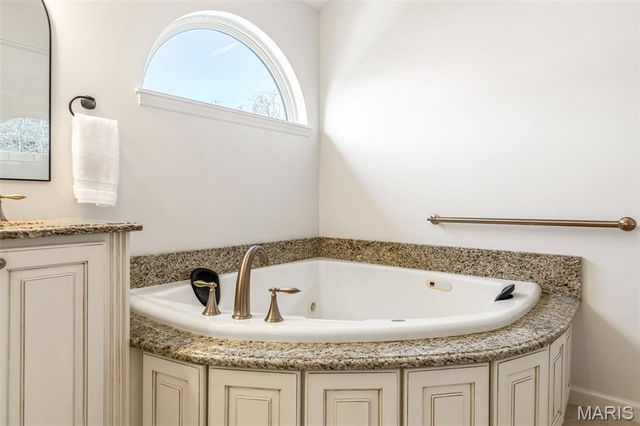 1056 Dougherty Lake Estates Drive, St Louis, MO 63122