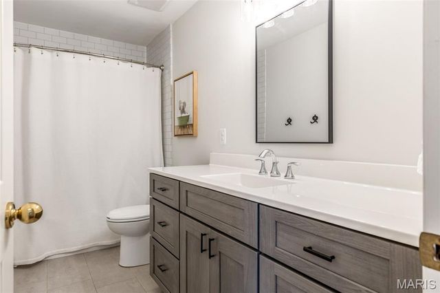 1056 Dougherty Lake Estates Drive, St Louis, MO 63122