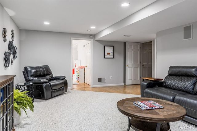 1056 Dougherty Lake Estates Drive, St Louis, MO 63122