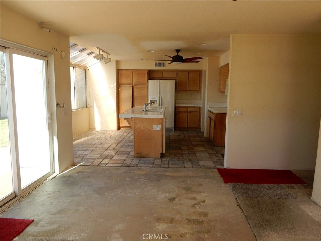 Image 9 of property listing at 2819 W Calle Celeste, Rialto, CA 92377