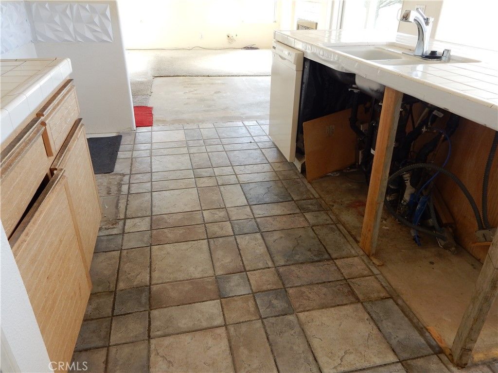 Image 15 of property listing at 2819 W Calle Celeste, Rialto, CA 92377