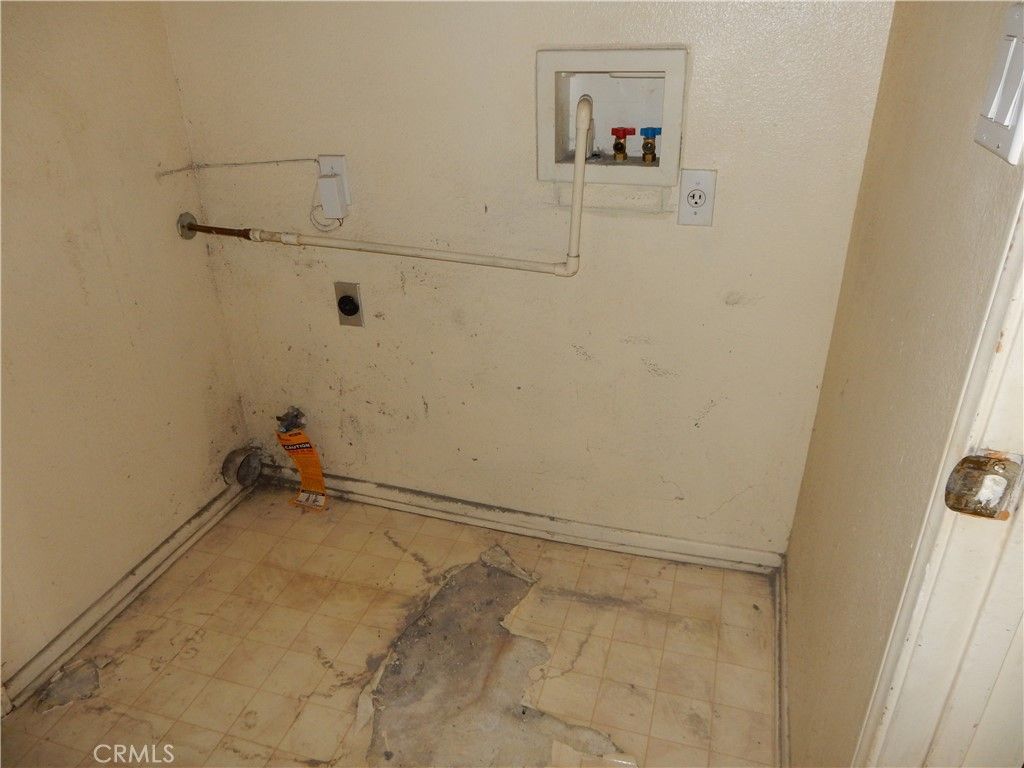 Image 21 of property listing at 2819 W Calle Celeste, Rialto, CA 92377