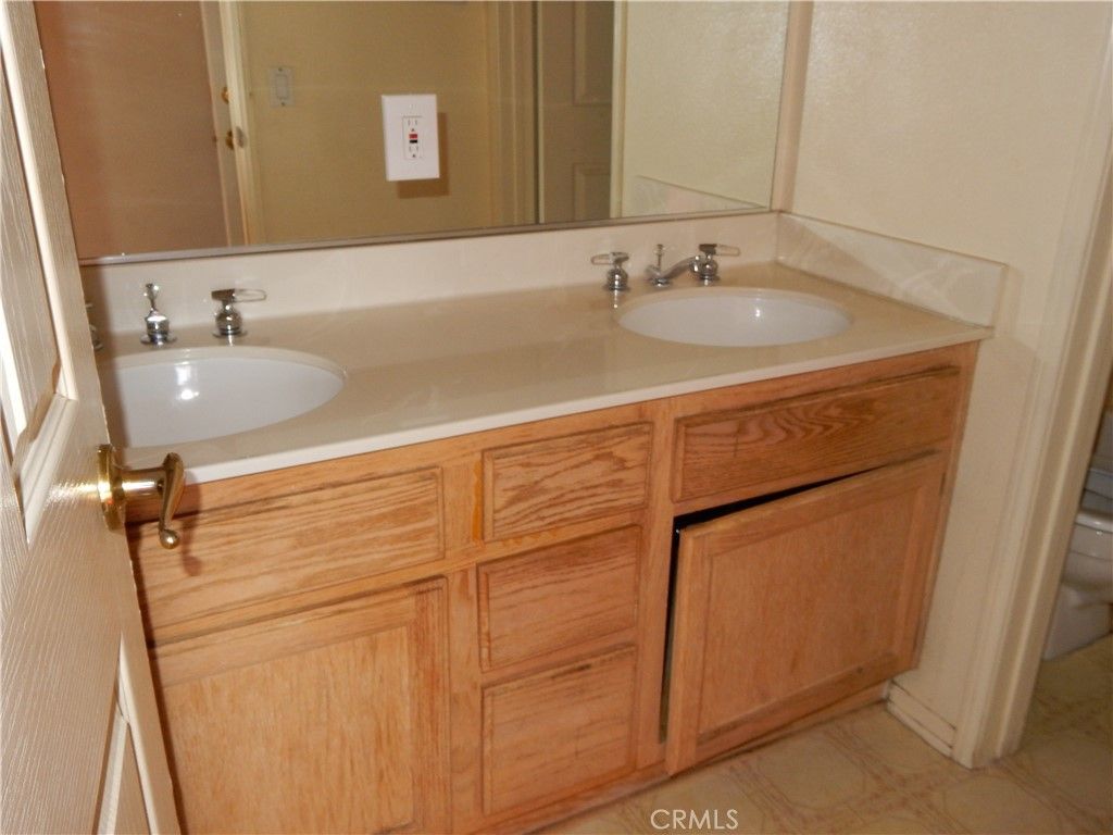 Image 28 of property listing at 2819 W Calle Celeste, Rialto, CA 92377