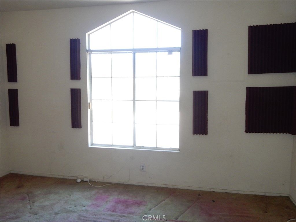 Image 30 of property listing at 2819 W Calle Celeste, Rialto, CA 92377