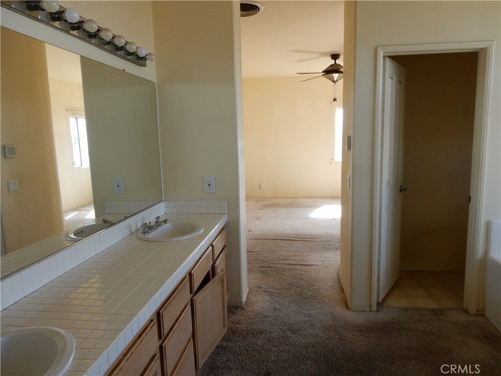 Image 45 of property listing at 2819 W Calle Celeste, Rialto, CA 92377