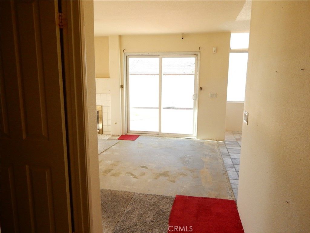 Image 5 of property listing at 2819 W Calle Celeste, Rialto, CA 92377