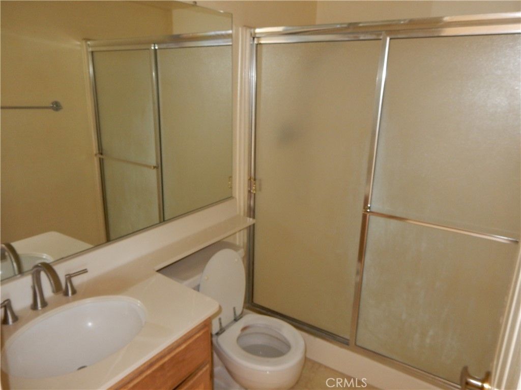 Image 6 of property listing at 2819 W Calle Celeste, Rialto, CA 92377